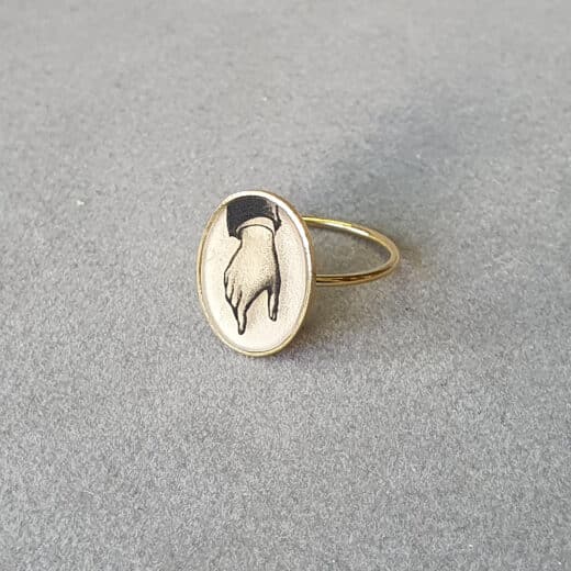 basic-oval-hand-gold